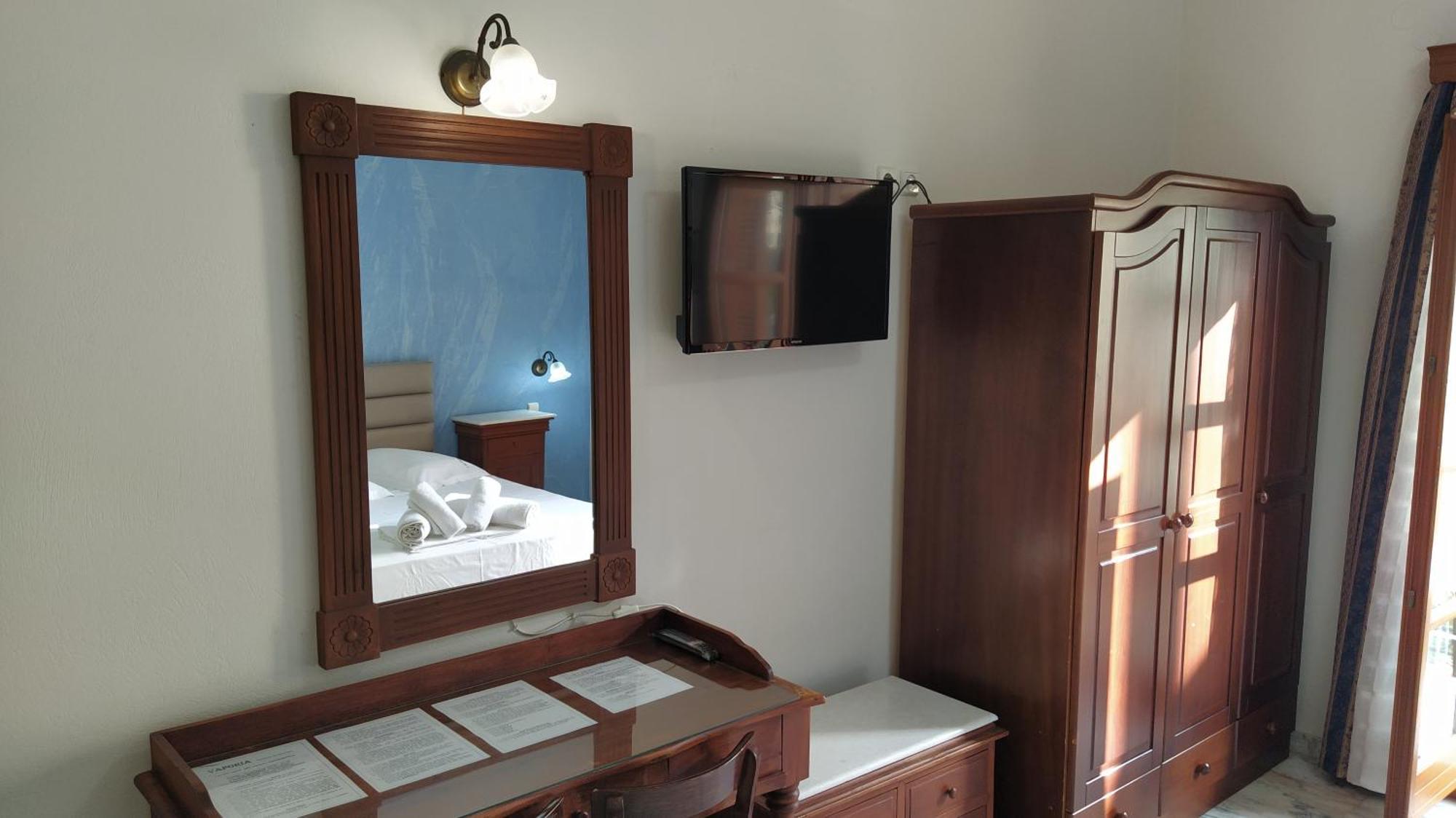 Vaporia Apartment Ermoupoli Ngoại thất bức ảnh
